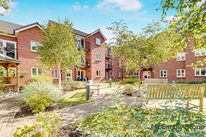 2 Bedroom Apartment For Sale In Oakhill Place, High View, Bedford, Bedfordshire, MK41