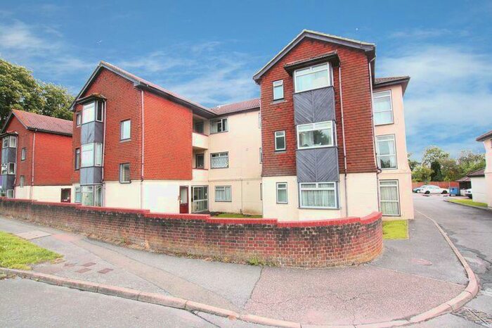 1 Bedroom Flat To Rent In Hollin Court, Crawley, RH10