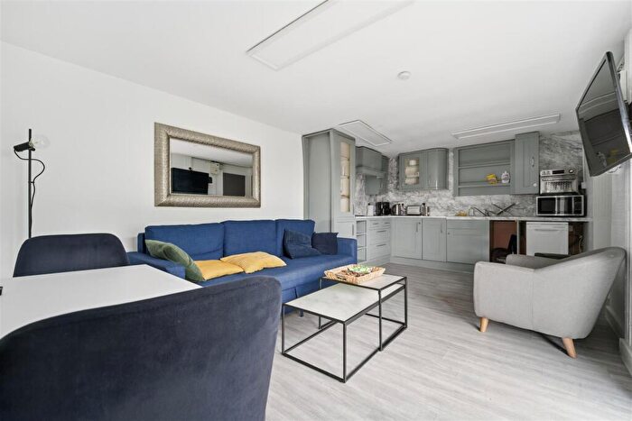 2 Bedroom Apartment To Rent In Sutton Lane, Slough, SL3