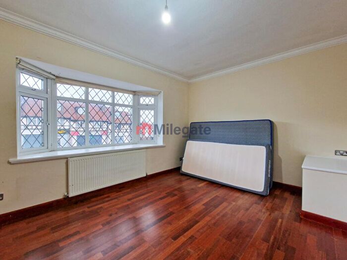 3 Bedroom Maisonette To Rent In Blackbird Hill, London, NW9