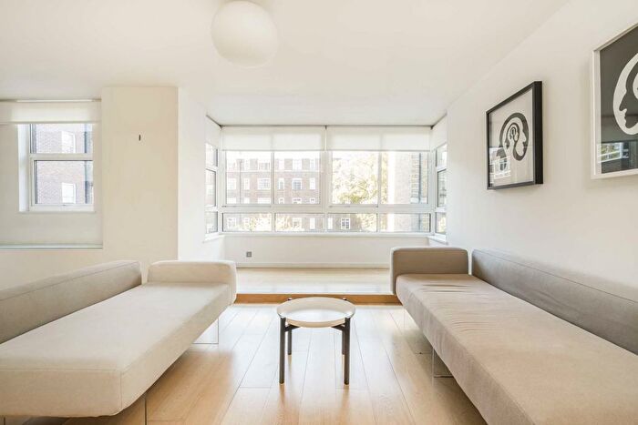 3 Bedroom Flat For Sale In Cheyne Walk, Chelsea, SW3