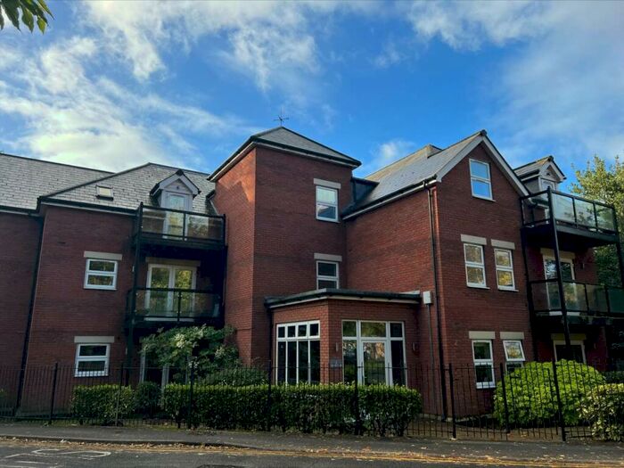 2 Bedroom Flat To Rent In Branksome Wood Road, , Bournemouth, BH2