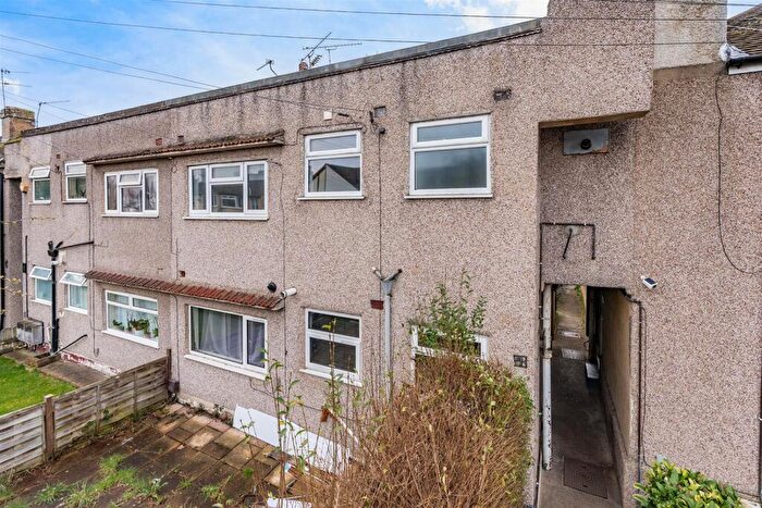 2 Bedroom Maisonette For Sale In St. Marks Avenue, Northfleet, DA11