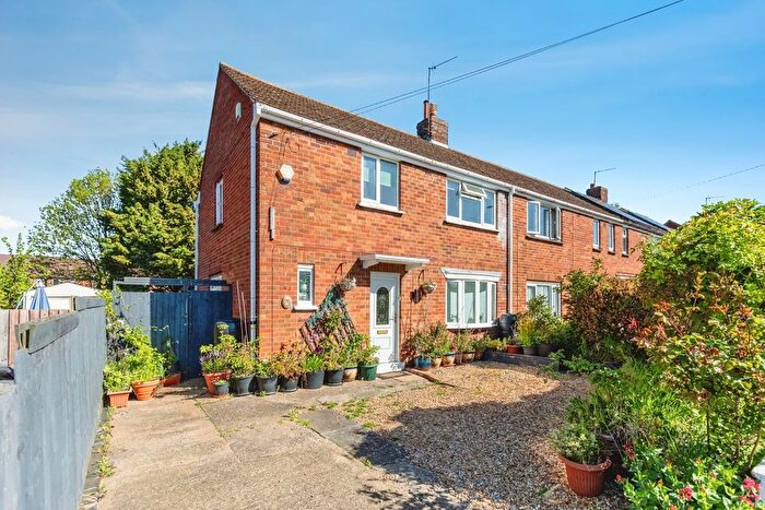 3 Bedroom End Of Terrace House For Sale In Upper Queen Street, Rushden, Northamptonshire, NN10