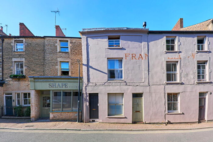 3 Bedroom Flat For Sale In Catherine Street, Frome, Somerset, BA11