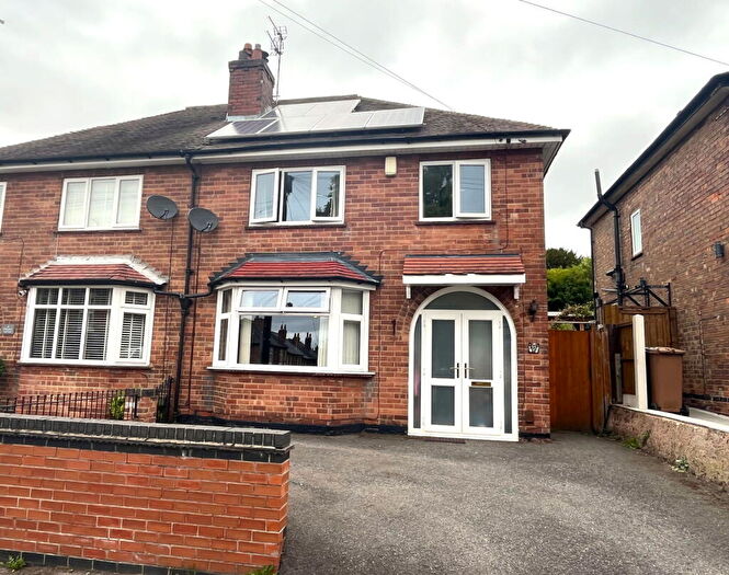 3 Bedroom Semi-Detached House For Sale In Park Grove, Derby, DE22
