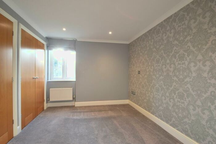 2 Bedroom Apartment To Rent In Monument Hill, Weybridge, KT13
