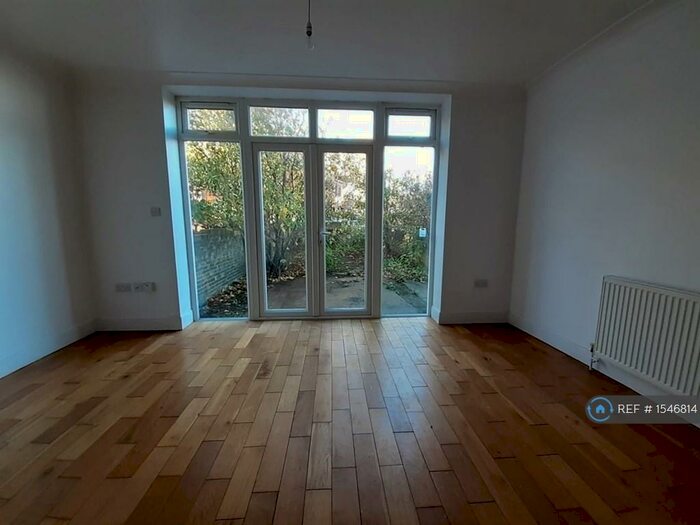 2 Bedroom Flat To Rent In Surrey Road, Cliftonville, Margate, CT9