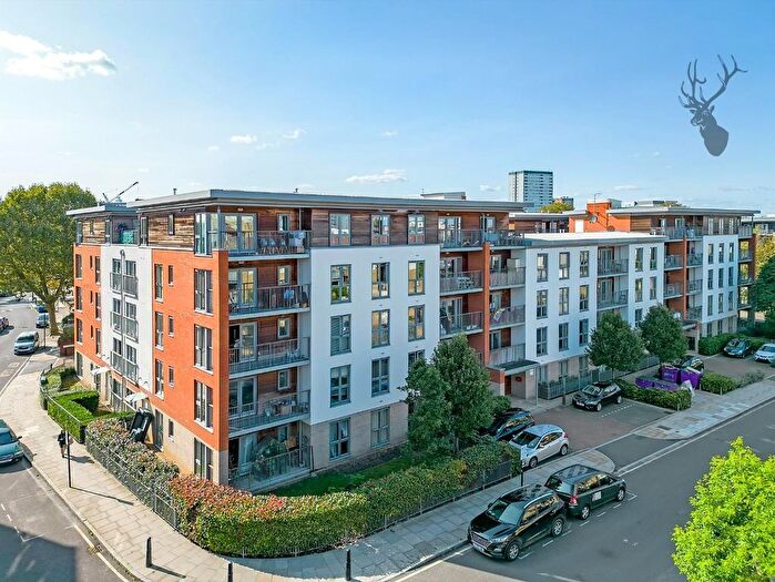 2 Bedroom Flat To Rent In Eastside Mews, Bow, E3