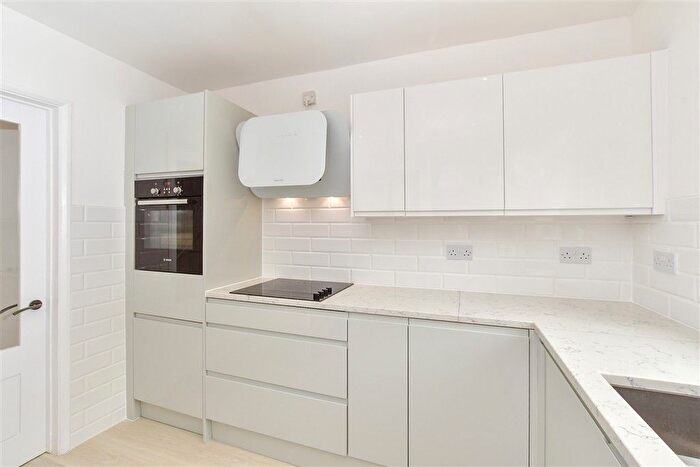 4 Bedroom Detached House For Sale In Heather Drive, St Michaels, Tenterden, Kent, TN30