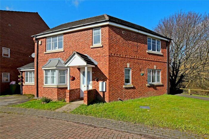4 Bedroom Detached House To Rent In Marchant Way, Churwell, Morley, Leeds, LS27