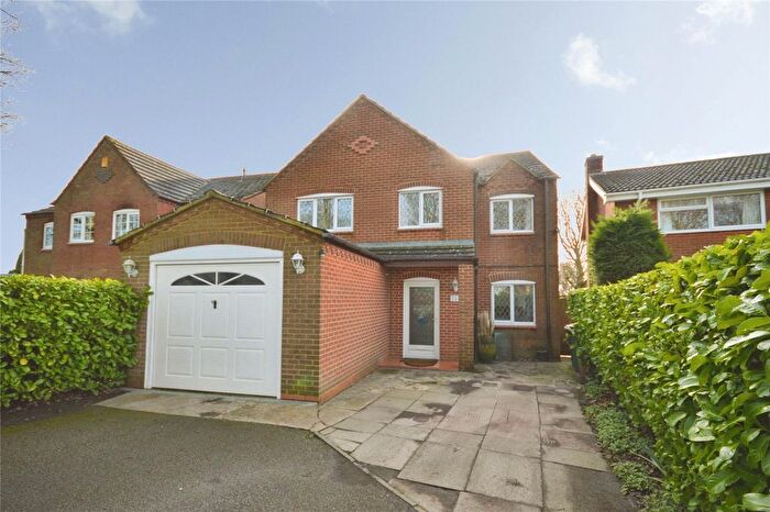 4 Bedroom Detached House For Sale In Burton Road, Midway, Swadlincote, Derbyshire, DE11