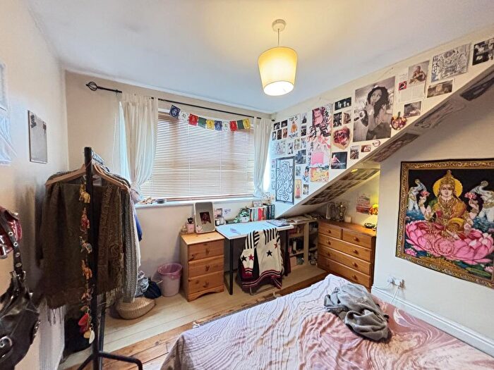 4 Bedroom Semi-Detached House To Rent In Burley Road, Leeds, LS4