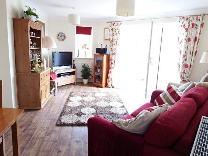 2 Bedroom Flat To Rent In Mills Way, EX31