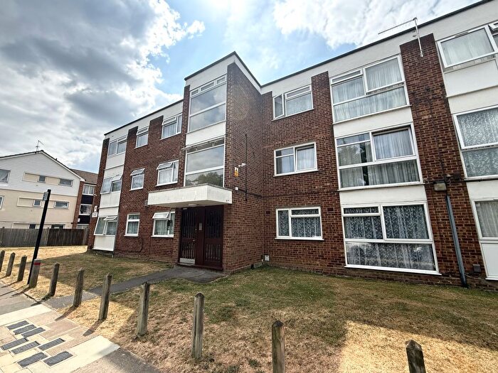 2 Bedroom Flat For Sale In The Farmlands, Northolt, UB5