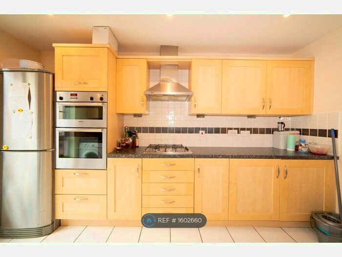 4 Bedroom End Of Terrace House To Rent In Bartholomews Square, Horfield, Bristol, BS7