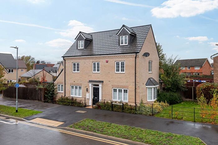 5 Bedroom Detached House For Sale In Goodwin Drive, Arlesey, SG15