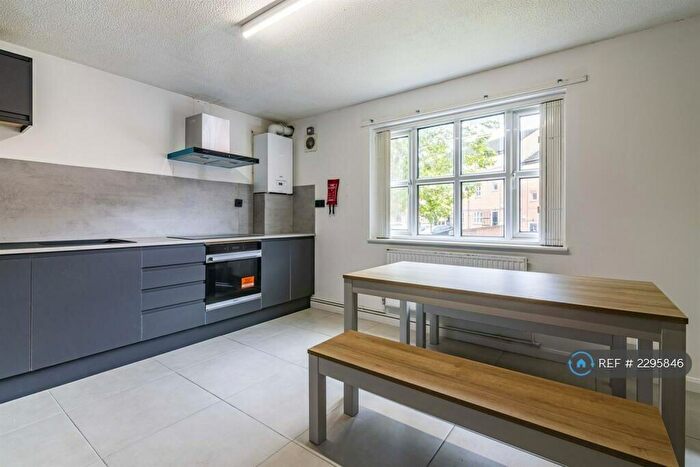 5 Bedroom Terraced House To Rent In Gadd Street, Nottingham, NG7