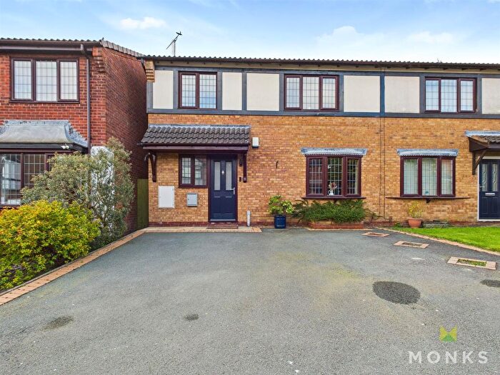 3 Bedroom Semi-Detached House For Sale In Highgrove, Oswestry, SY11
