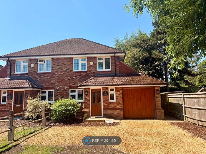 3 Bedroom Semi-Detached House To Rent In Sunnyhill Cottages, Crawley, RH10