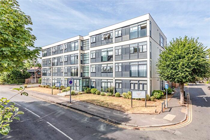 1 Bedroom Apartment For Sale In Pyrford Road, West Byfleet, Surrey, KT14