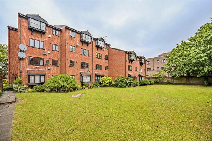 1 Bedroom Apartment For Sale In St Anns Road, London, N15
