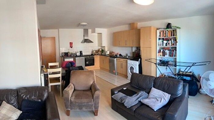 3 Bedroom Flat To Rent In Wedmore Street, Holloway, Islington, North London, N19