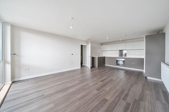 2 Bedroom Flat For Sale In Glebe Way, West Wickham, Kent, BR4