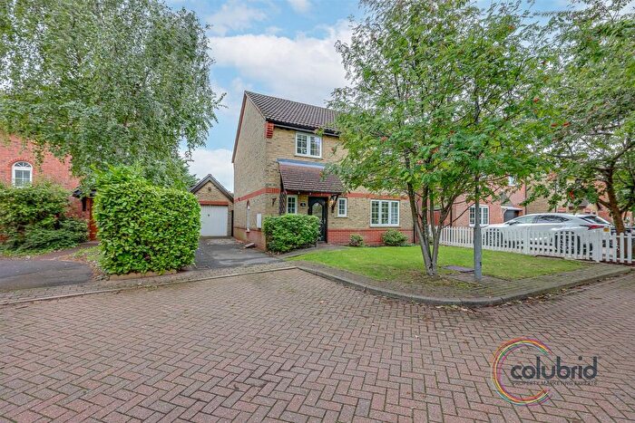 4 Bedroom Detached House For Sale In Sycamore Way, Brandon Groves, South Ockendon, RM15
