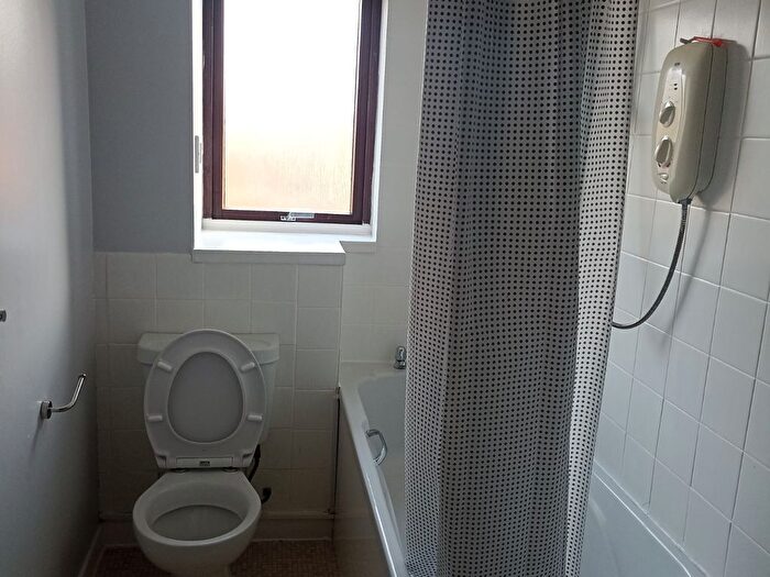 2 Bedroom Flat To Rent In Craighouse Gardens, Edinburgh, EH10