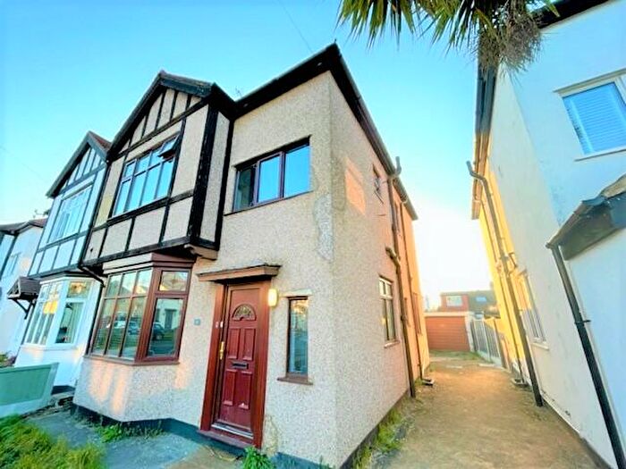3 Bedroom Semi-Detached House To Rent In Beverley Gardens, Southend-On-Sea, Essex, SS2