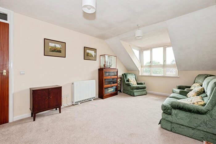 1 Bedroom Flat For Sale In Holly Court, Belmont Road, Leatherhead, Surrey, KT22