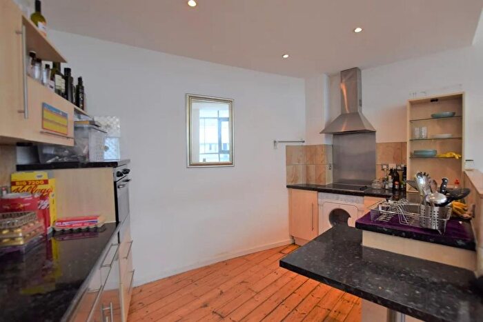 2 Bedroom Flat To Rent In Byron Street, Leeds, LS2