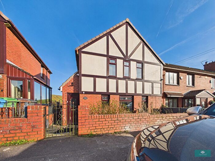 3 Bedroom Terraced House For Sale In Arncliffe Rise, Moorside, OL4