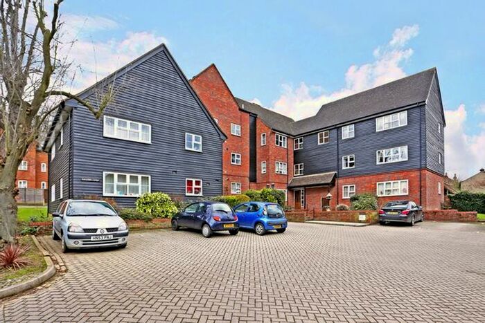 2 Bedroom Flat To Rent In Parsonage Road, Rickmansworth, WD3