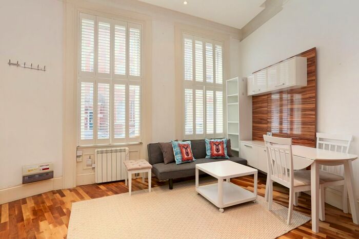 Studio To Rent In Cresswell Gardens, London, SW5