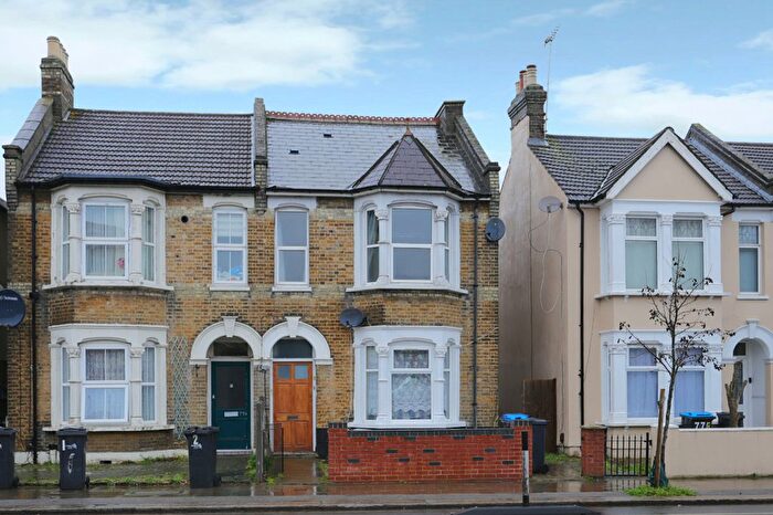 2 Bedroom Flat To Rent In Hertford Road, Enfield, EN3