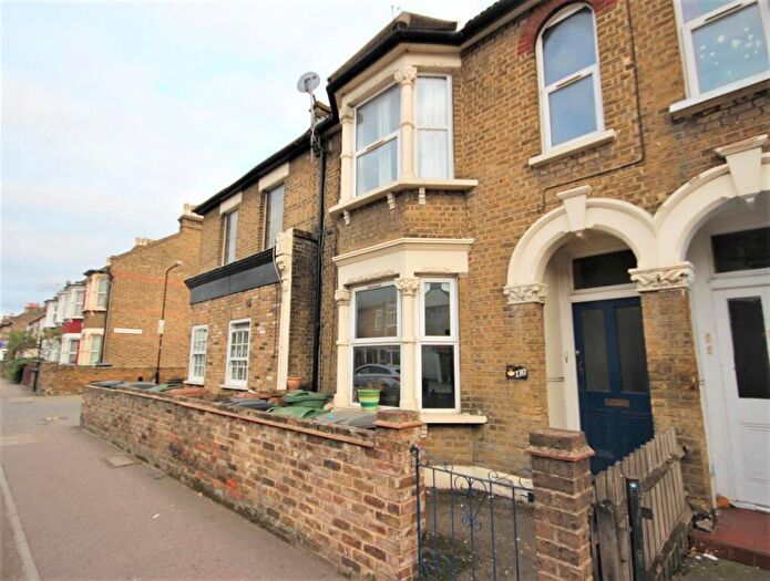 1 Bedroom Apartment To Rent In Forest Road, Walthamstow, E17
