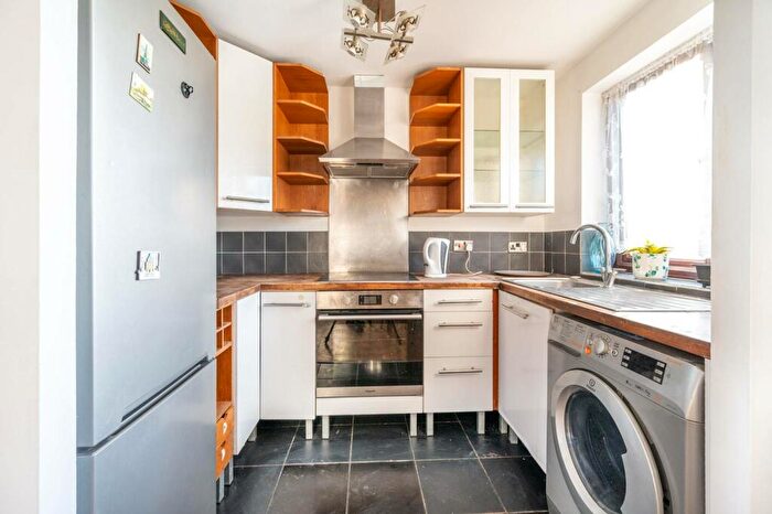 2 Bedroom Terraced House To Rent In Riverside Close, Clapton, London, E5