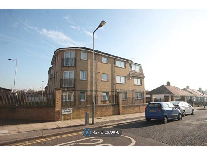 1 Bedroom Flat To Rent In Leinster Court, Ilford, IG6