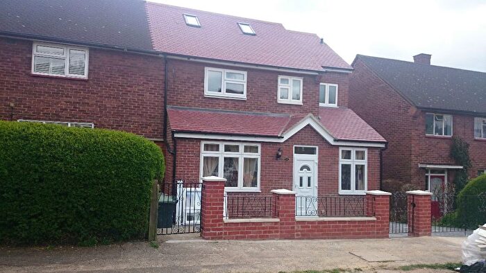 3 Bedroom Flat To Rent In Colson Path, Loughton, IG10