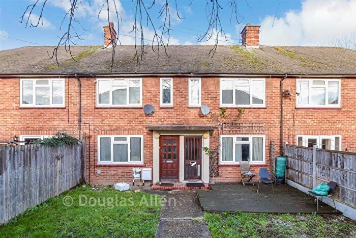 2 Bedroom Ground Maisonette For Sale In Rowan Green East, Brentwood, Essex, CM13