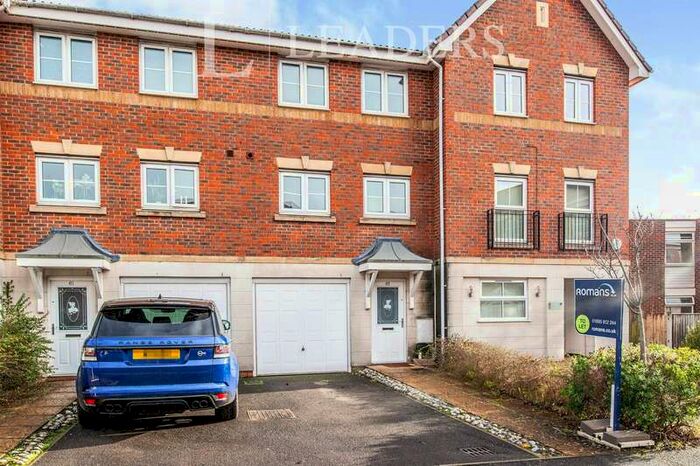 3 Bedroom Town House To Rent In Crispin Way, Hillingdon, UB8