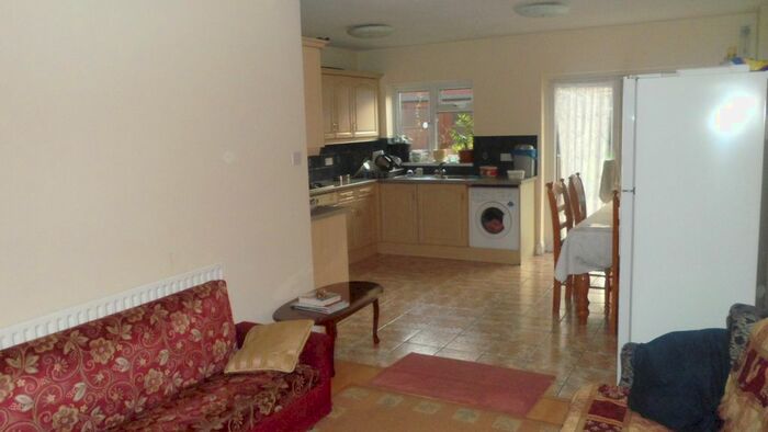 3 Bedroom Semi-Detached House To Rent In Purley Road, Leicester, LE4