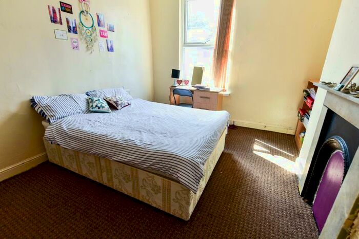6 Bedroom Terraced House To Rent In Ebberston Terrace, Hyde Park, Leeds, LS6