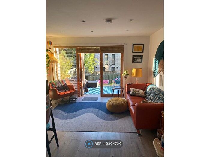 3 Bedroom Terraced House To Rent In Whitelaw Street, Glasgow, G20