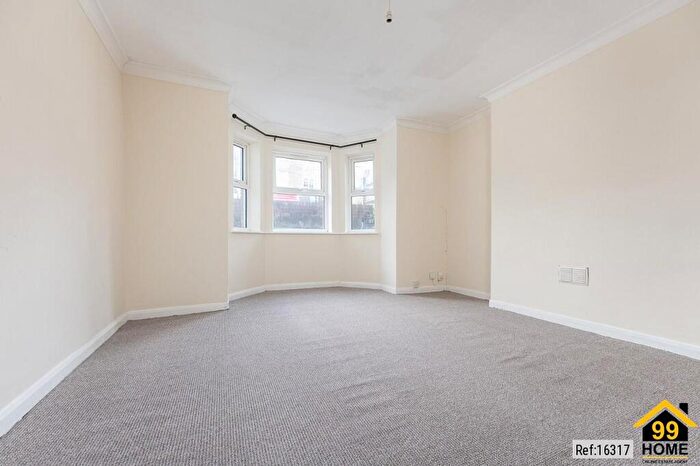 1 Bedroom Flat For Sale In Basement Flat, Croydon, Surrey, CR0