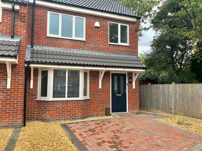 2 Bedroom Town House To Rent In Bridge Farm Lane, Nottingham, NG11