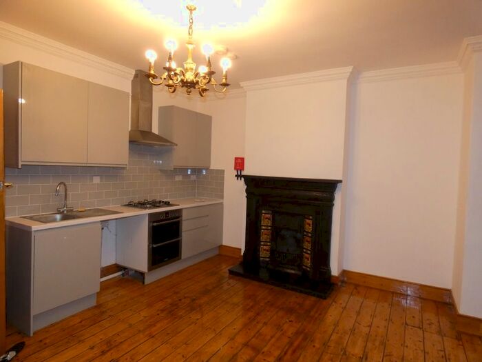 2 Bedroom Flat To Rent In Greenford Avenue, London, W7
