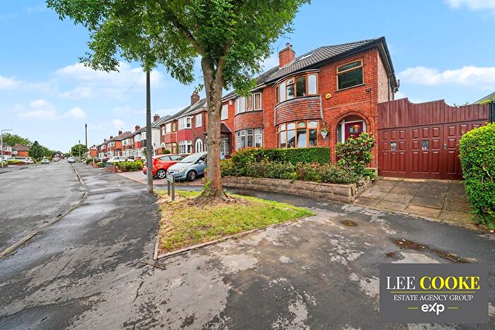 3 Bedroom Semi Detached House For Sale In Shaftesbury Road, Wednesbury, WS10
